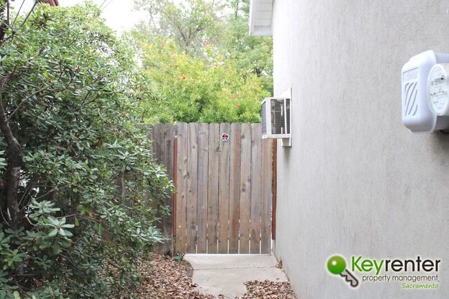 Building Photo - 6010 San Juan Ave