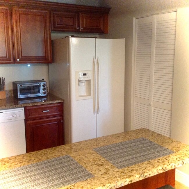 Building Photo - 221 Pine HOV Cir