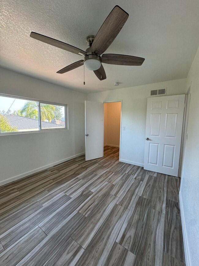 Building Photo - 804 N Geneva St