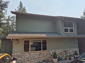 Building Photo - 623 NW Silver Buckle Rd