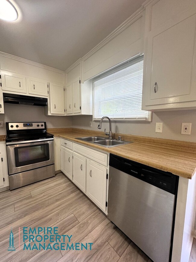 Building Photo - 9006 Mahogany Row SE