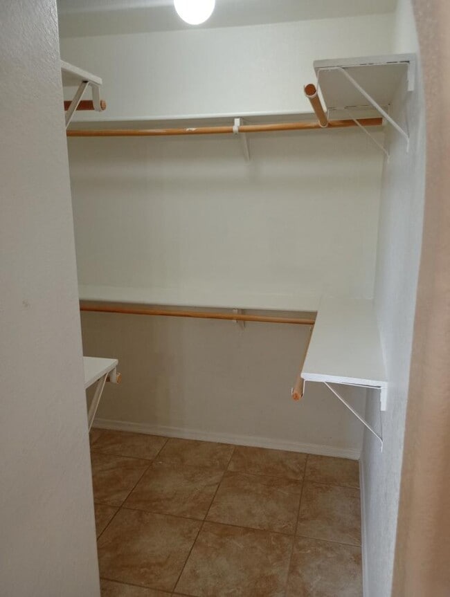 Building Photo - W Concordia Dr