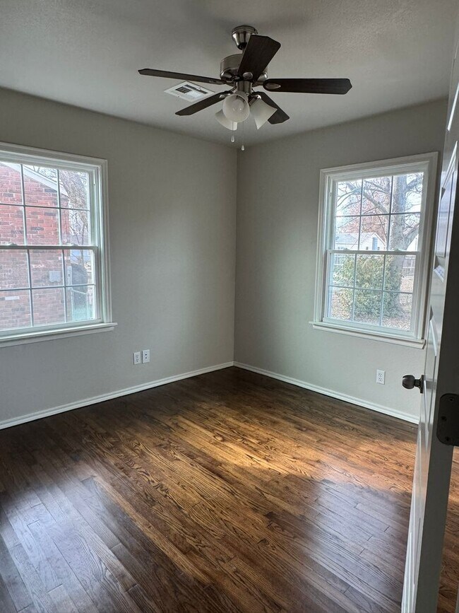 Building Photo - 2 Bedroom 1 Bath Home.