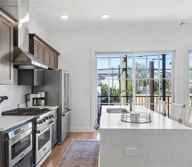 Building Photo - $1600 per bedroom. One of the last Enclave...