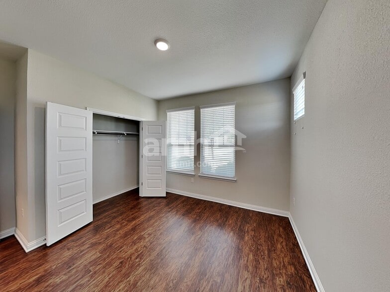 Building Photo - 5801 Kara Dr