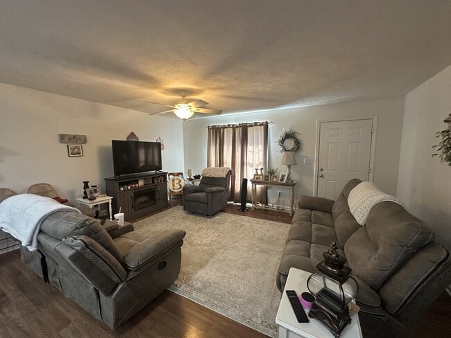 Building Photo - 157 Lakeview Dr S
