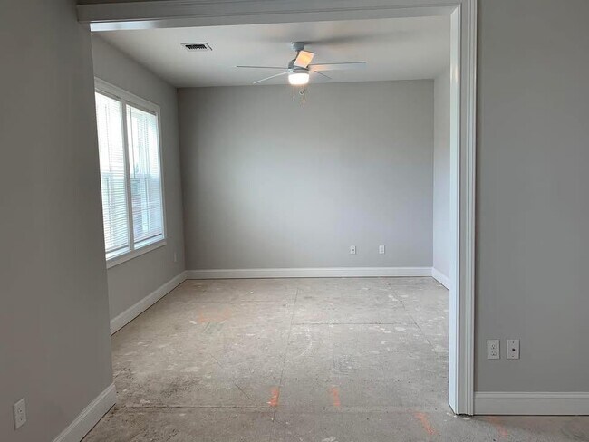 Building Photo - 840 Montauk Hwy
