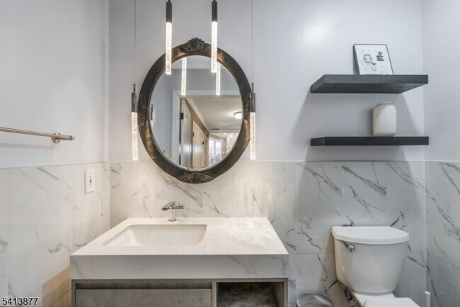 Building Photo - 10 N Rd