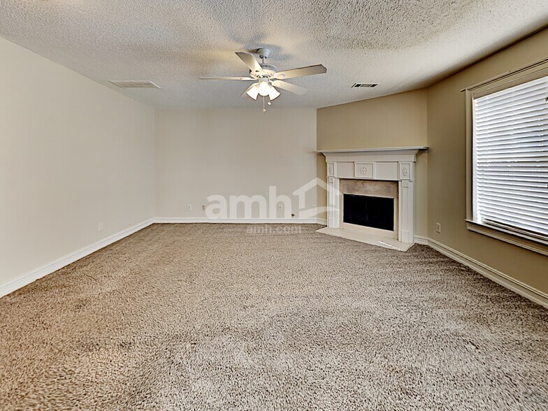 Building Photo - 724 Johnson Ct