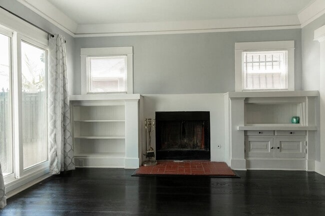 Building Photo - Lovely Home For Rent!