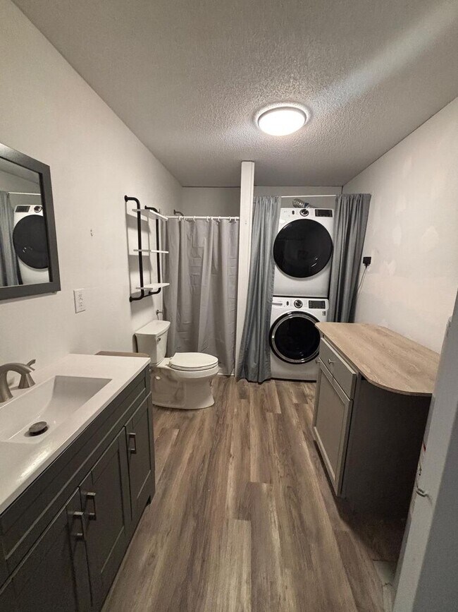 Building Photo - 2BR Condo – Close to UNCW, Wrightsville Be...