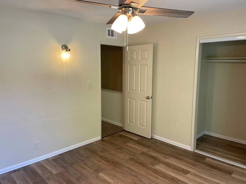 Building Photo - 2977 Mendoza Dr