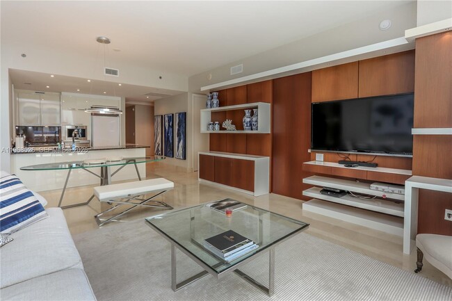 Building Photo - 16001 Collins Ave