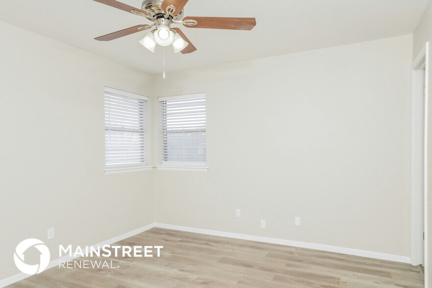 Building Photo - 2600 N Peniel Ave