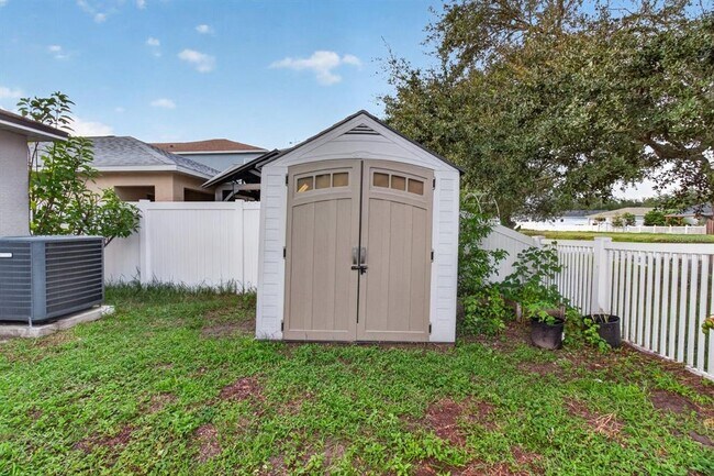 Building Photo - 7961 Carriage Pointe Dr