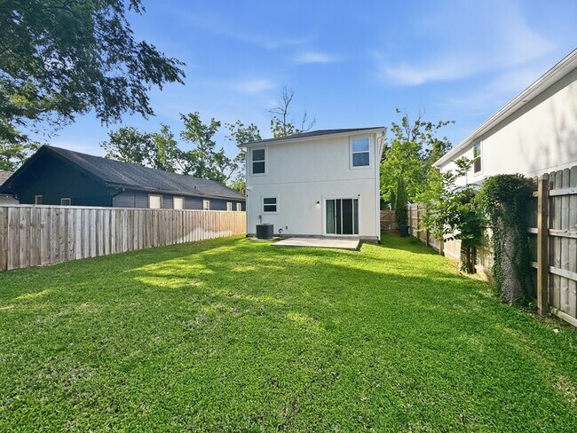 Building Photo - 4006 College St