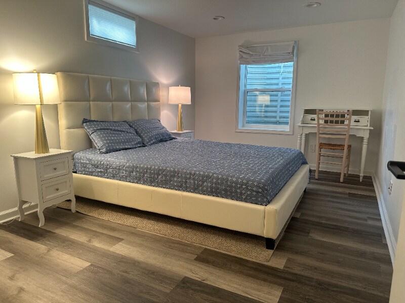 Building Photo - 1022 E State St