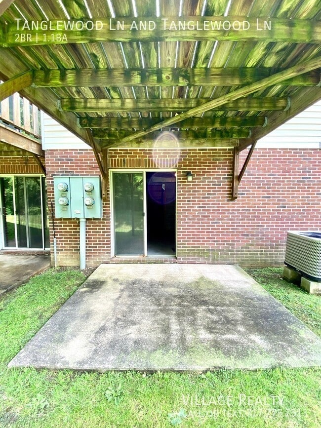 Building Photo - 442 Tanglewood Ln