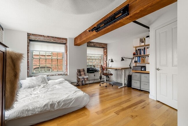 Building Photo - 240 Jackson St