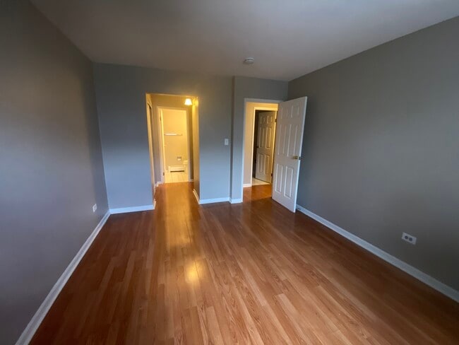 Building Photo - 238 Shorewood Dr