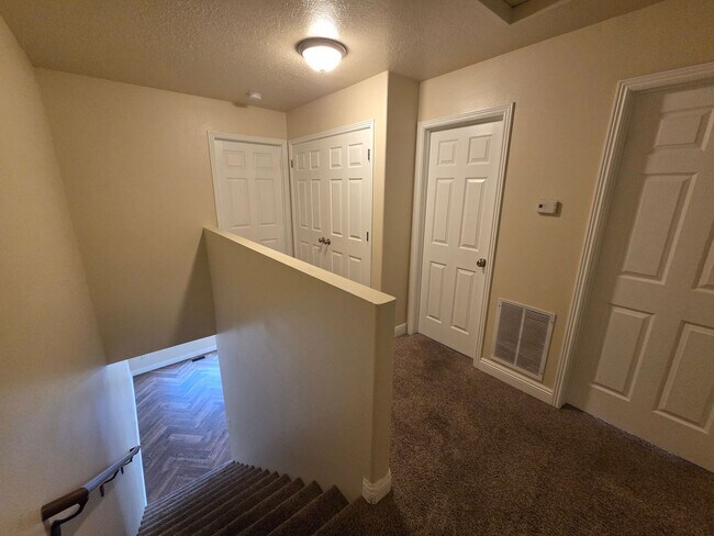 Building Photo - All new paint - super clean and move in ready.