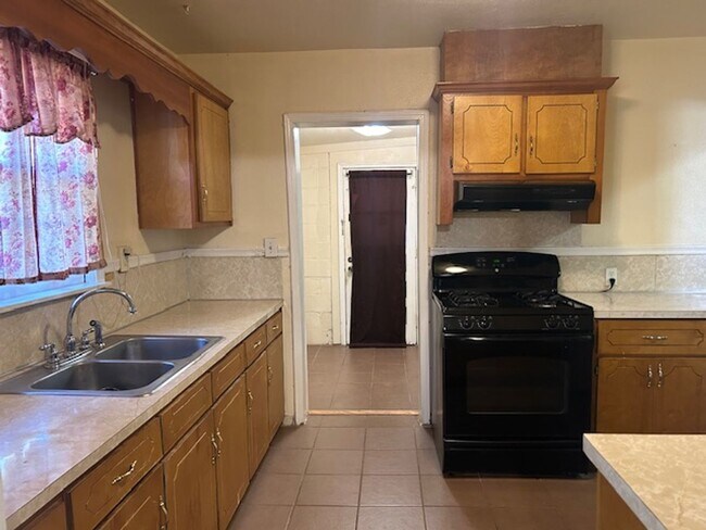 Building Photo - Charming 3-bedroom, 1-bathroom home located in Columbus, GA