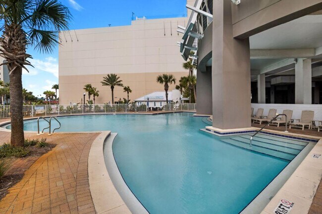 Building Photo - 9860 S Thomas Dr