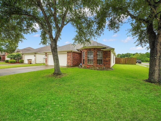 Building Photo - 4006 Raspberry Ct