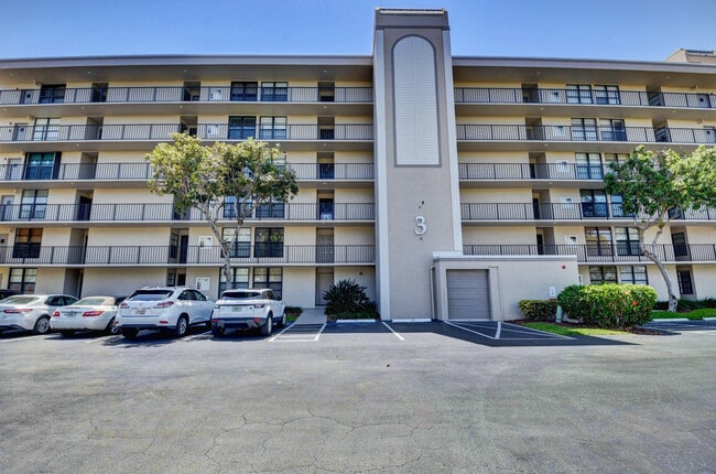 Building Photo - 3 Royal Palm Way