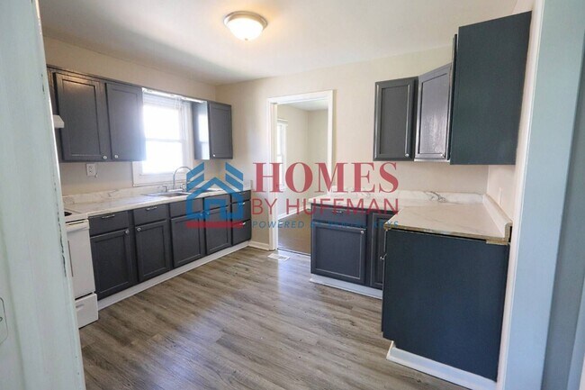 Building Photo - Three Bedroom House | Move in Ready