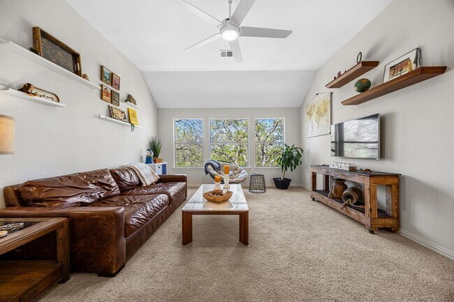 Building Photo - 128 Las Colinas Dr