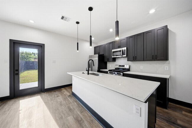 Building Photo - 7818 Hanfro Ln