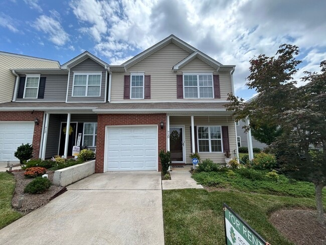 Building Photo - Immaculate beautiful 3-bedroom, 2.5-bath t...