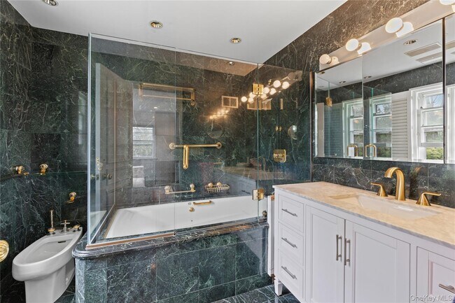 Building Photo - 40 Meadow Rd