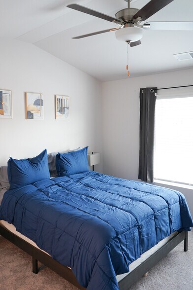 Building Photo - Room in Townhome on Shaffer Ct