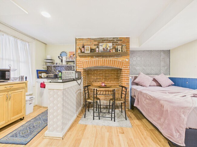 Building Photo - 260 North St