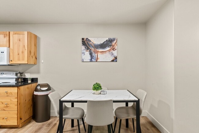 Building Photo - Move-In Ready 3BR Furnished Apartment Near ISU