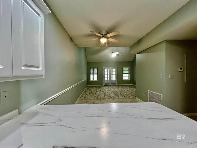 Building Photo - 444 Clubhouse Dr