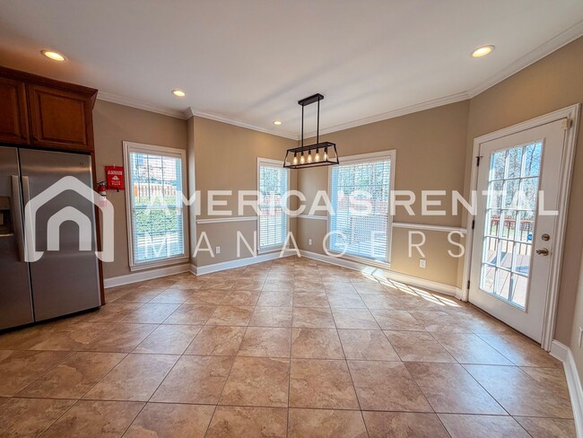 Building Photo - Spacious Five Bedroom Residence in Meadowbrook!
