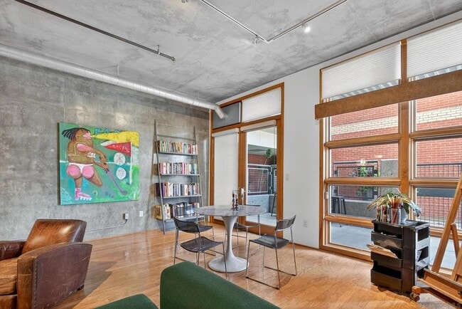 Building Photo - 877 Island Ave