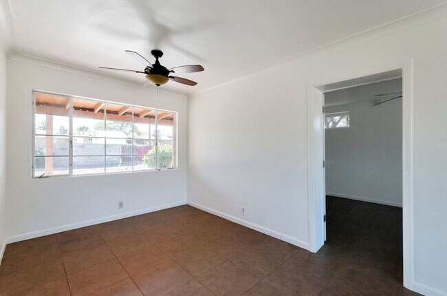 Building Photo - SFR in CENTRAL LOCATION - CLOSE TO U OF A