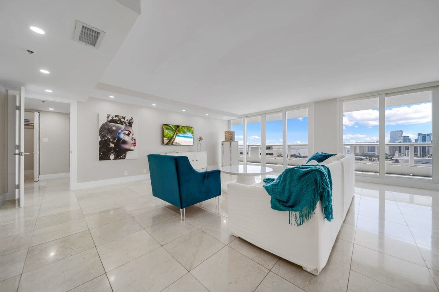 Building Photo - 1717 N Bayshore Dr