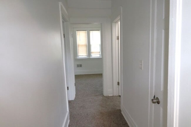 Building Photo - $1,300 - Newly 3 Bedroom 2 Bath
