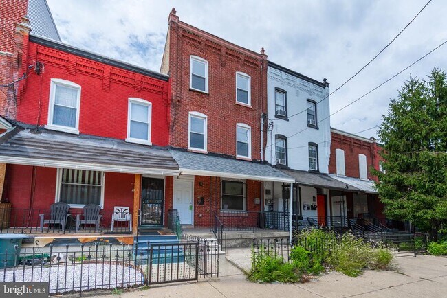 Building Photo - 948 Belmont Ave