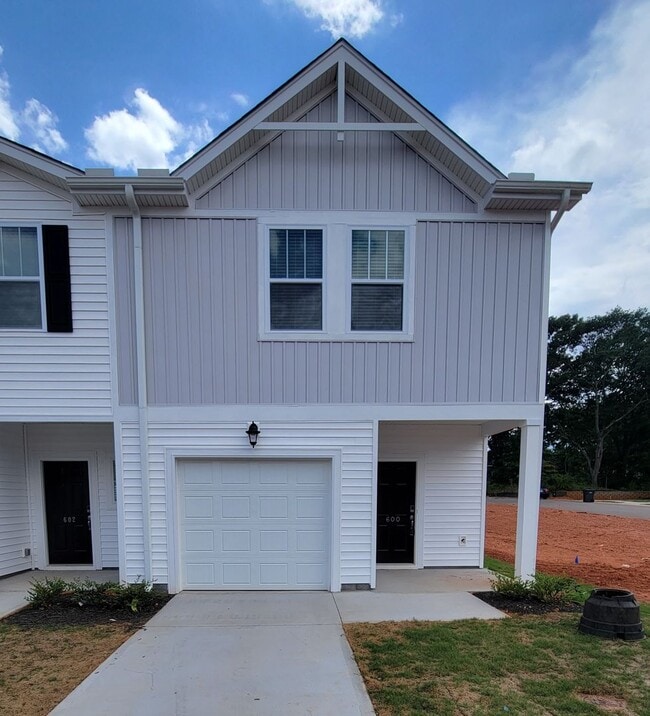 Primary Photo - 3 Bed, 2 Bath Townhome Available in Berea