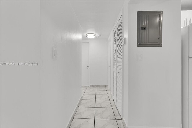 Building Photo - 9354 SW 77th Ave