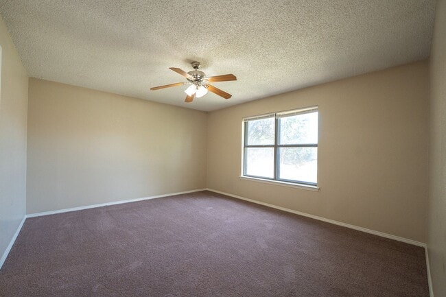 Building Photo - Freshly Updated 3-Bedroom Home on a Corner...