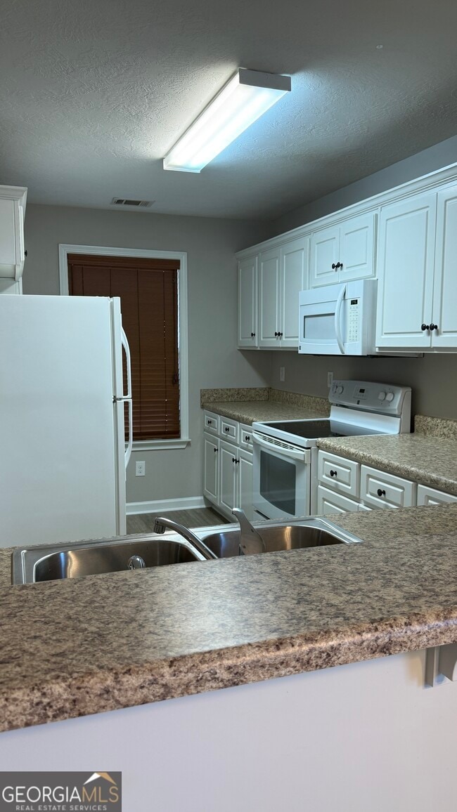 Building Photo - 233 Sunview Dr