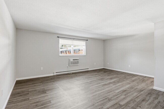 Building Photo - 39 Pleasant St