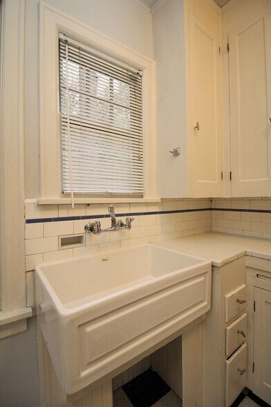 Building Photo - 2354-2362 SW Cactus Dr